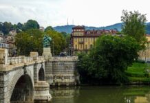 Dlaczego noworodek zasypia przy piersi po 5 minutach i jak go delikatnie wybudzać? Dlaczego noworodek zasypia przy piersi po 5 minutach i jak go delikatnie wybudzać?